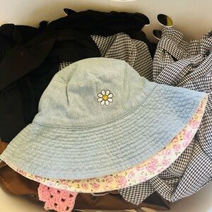 Light Blue Daisy Bucket Hat